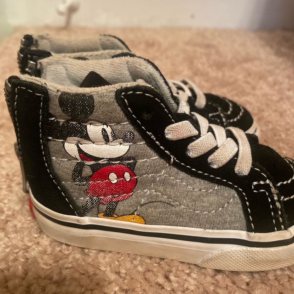 Adorable Mickey vans. - Picture 2 of 3